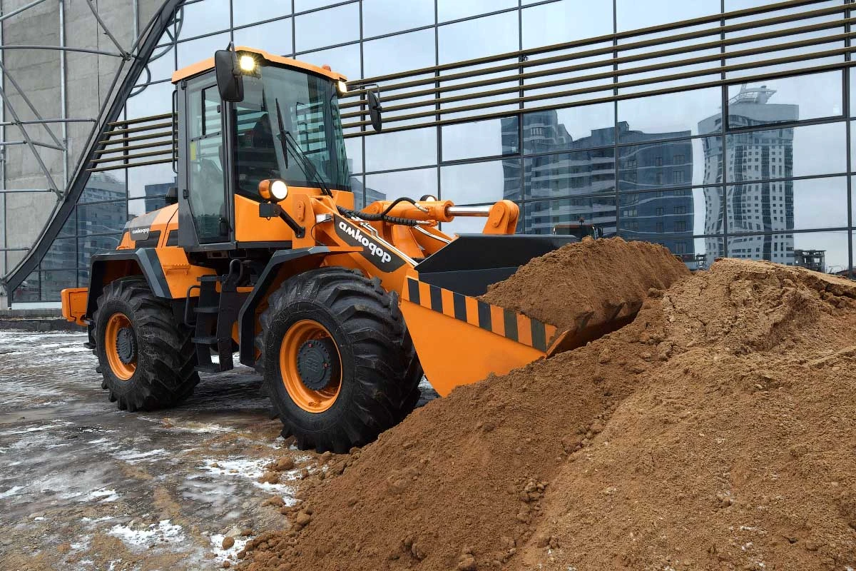 Универсальные погрузчики AMKODOR W200C и W400C готовы к серийному производству