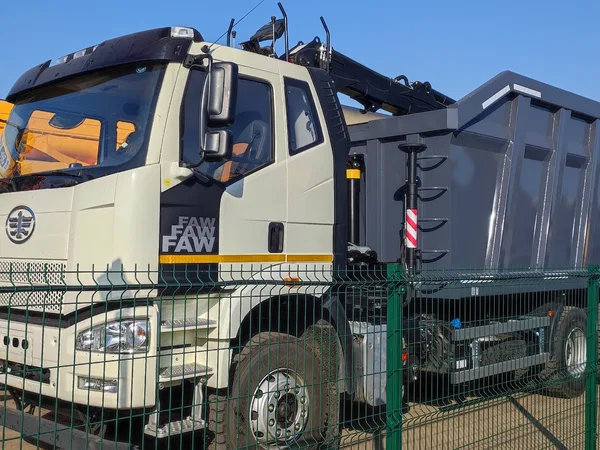 Бортовой грузовик с КМУ FAW SA3250