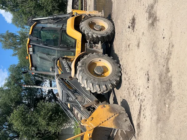 Экскаватор-погрузчик 
                                                        XCMG                                                     XC8-S3570