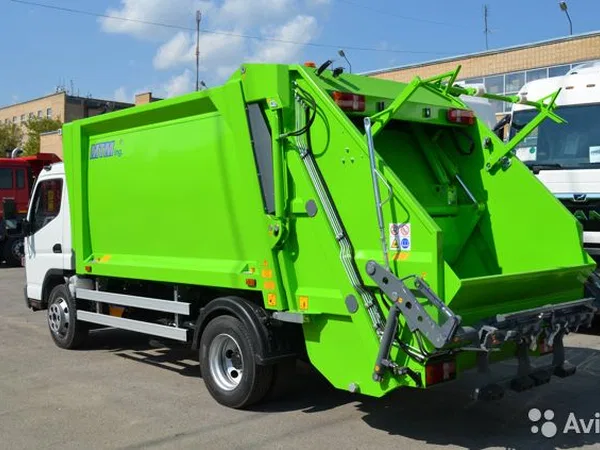 Мусоровоз СпецДорМаш КДМ-8 на шасси Fuso Canter