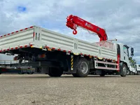 Бортовой грузовик ISUZU 4x2 дв 139kw гп 6т, c КМУ UNIC URV635YK гп 6, 3т 5 секций, стрела 13.38м, кузов 6000*2450*600 люлька, спальник