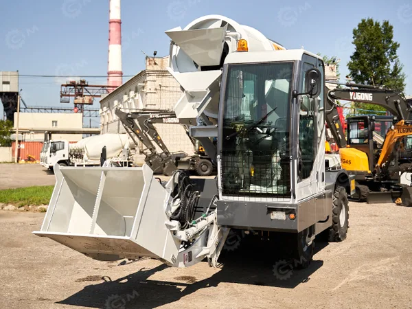 Самозагружающий самоходный бетоносмеситель YUGONG SDM3000