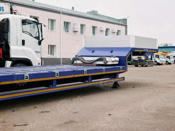 Полуприцеп трал LUXUDA LZC9404TDP 4 оси, пневмоподвеска, ленивая передняя ось, 42,3 тонны, 16.5*2.55 с уширителями до 3м, гидравлические сходни