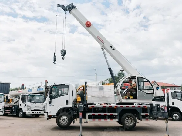 Автокран на шасси ISUZU 4x2 дв. 96kw крановая установка FURUNKANG DZ5T гп 5т люлька два крюка