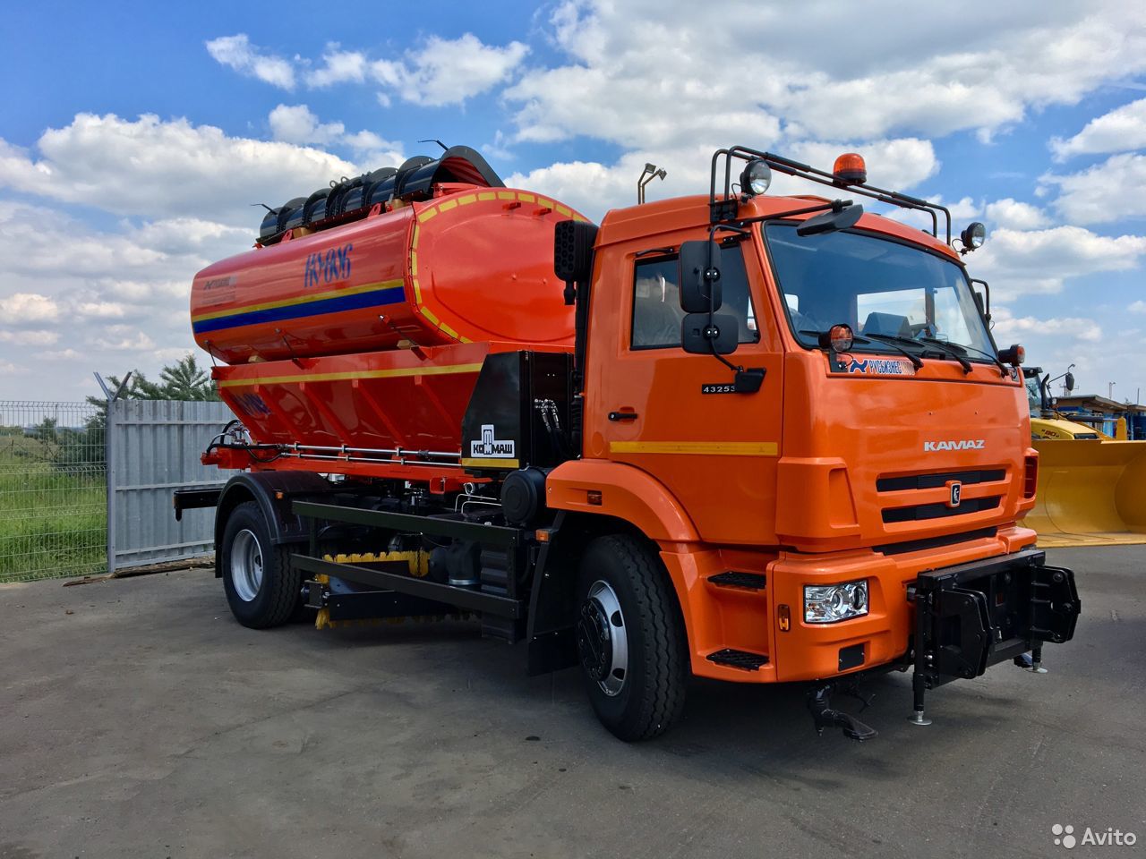 Комбинированная дорожная машина КО-806-40 на шасси КамАЗ 53605-773950-48